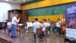 ‘concertos-na-comunidade’:-orquestra-de-sopros-faz-apresentacao-gratuita-no-varejao-da-paulista-em-piracicaba