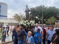 seis-mil-paezinhos-de-santo-antonio-sao-distribuidos-na-catedral-de-piracicaba