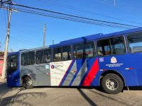 asfalto-se-rompe-com-peso-e-onibus-fica-preso-em-buraco-em-santa-barbara-d’oeste