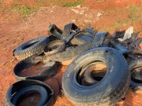 pneus,-moveis-e-lixo-organico:-der-retira-15-toneladas-de-materiais-descartados-em-rodovia-de-piracicaba;-especialista-faz-alerta